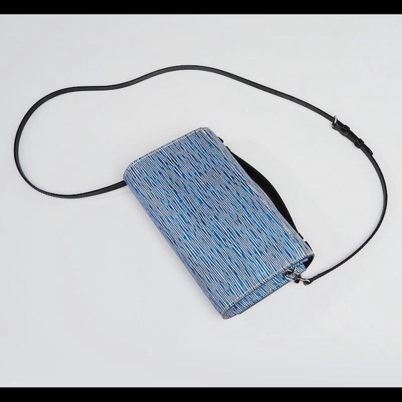 LOUIE VUITTON epi leather cleary bag like new - Picture 2 of 7